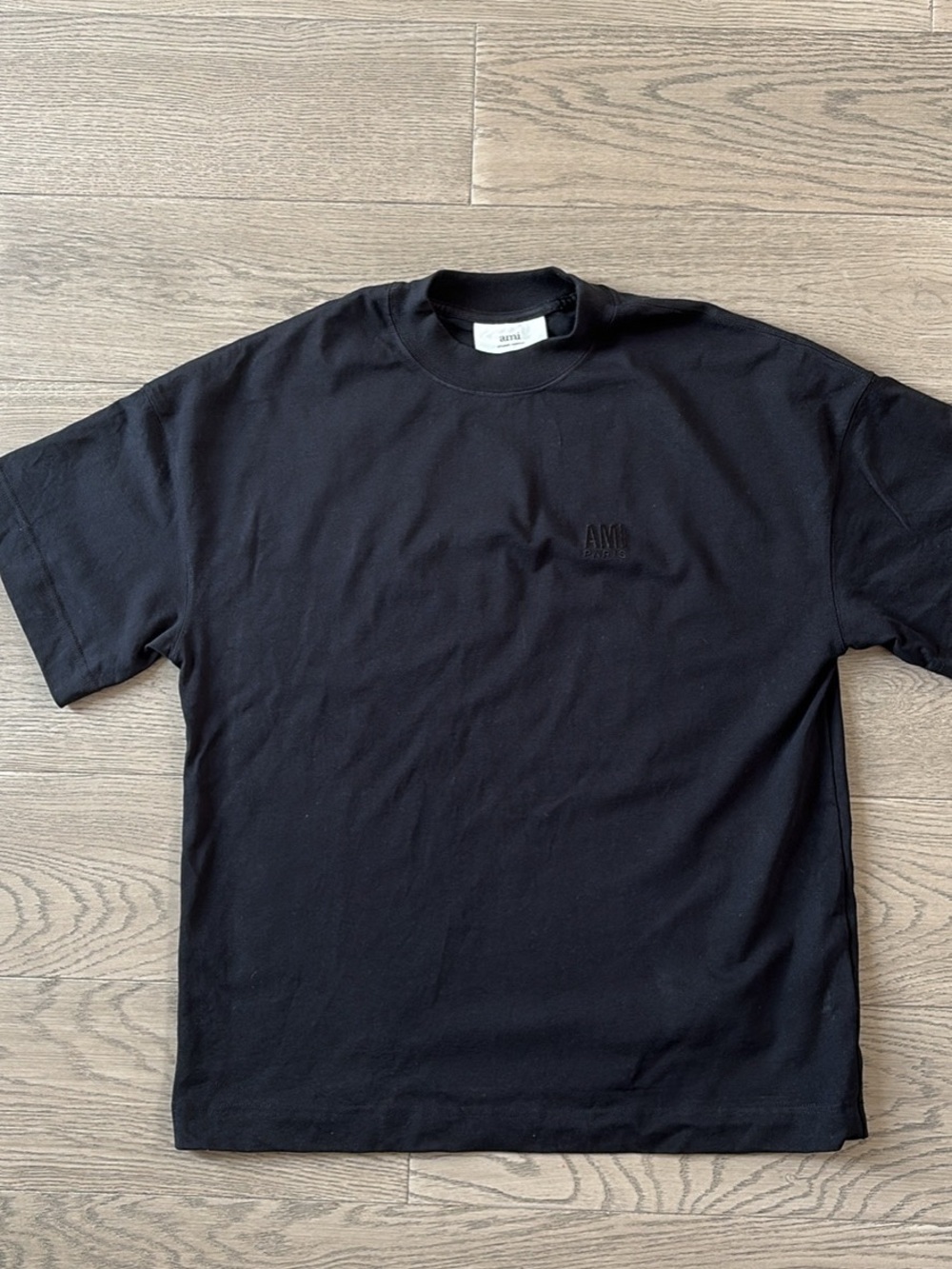 Ami Paris Men's Black Crew Neck Short Sleeve Tee with Subtle Chest Logo